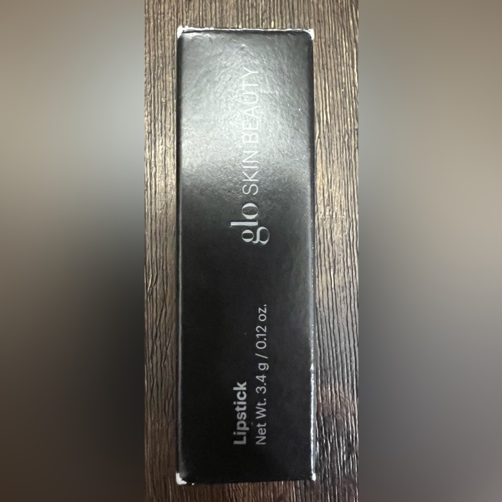 NIB Glow Skin Beauty Lipstick - It Girl